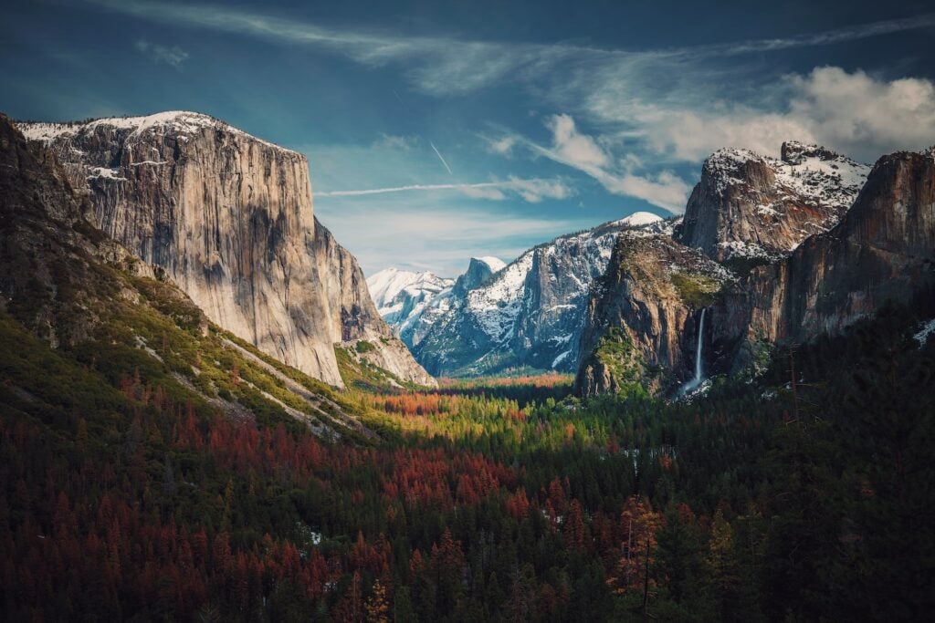 photo of yosemite valley from tunnel view